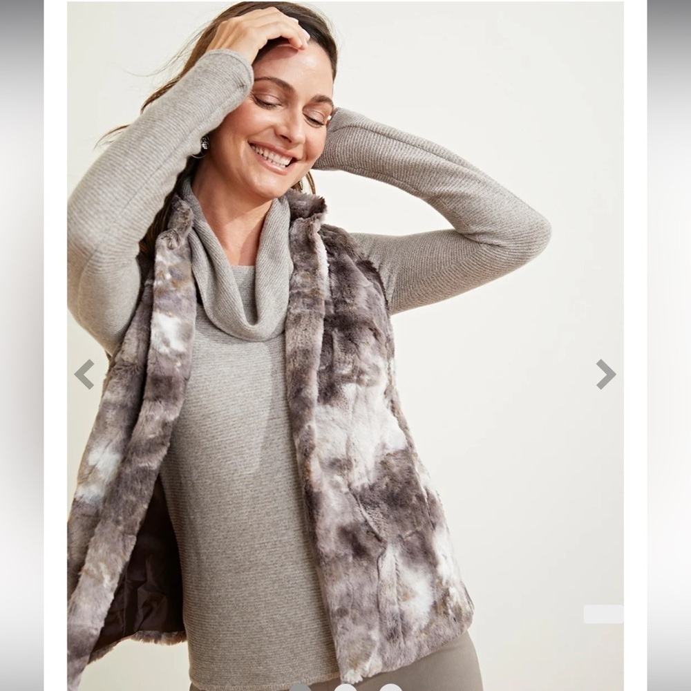 4/$20 Chico’s faux fur plush vest beige black with mandarin collar- size S- 4 US